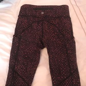 Pattern lulu lemon legging, worn